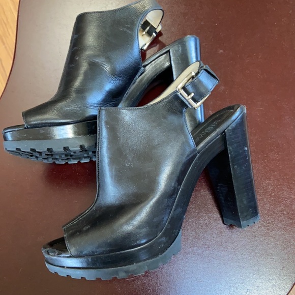 🌺Gorgeous Leather Open Toe Heels🌺 - Picture 3 of 10